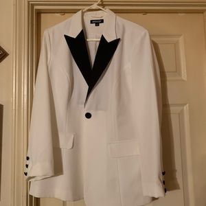 Metro style Women’s Tux set and extra Jacket!
